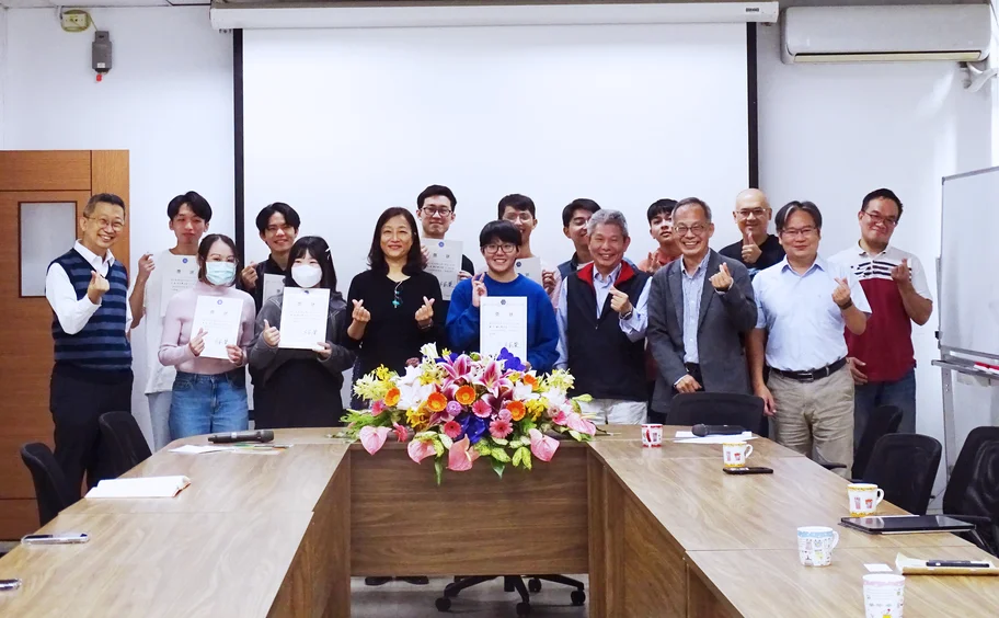 ChitecTechnologyandMr.ChiuYanshuScholarships:FosteringAcademicExcellence